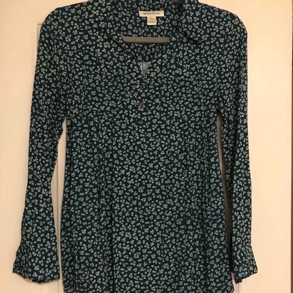 Flowy maternity blouse in forest green